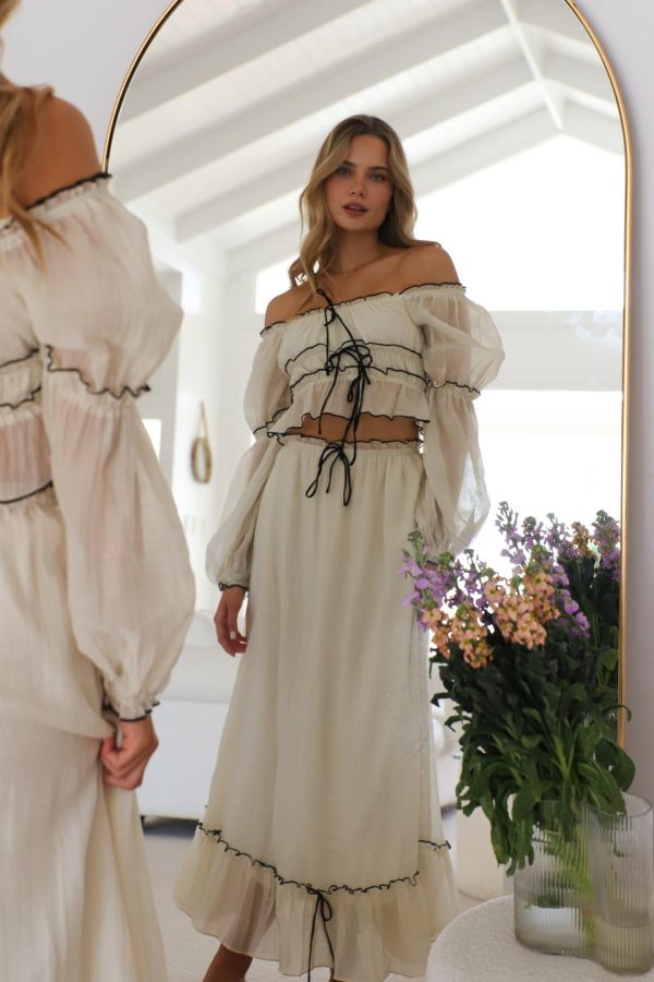 Toperth Cream Parisian Ruffled Two-Piece Set