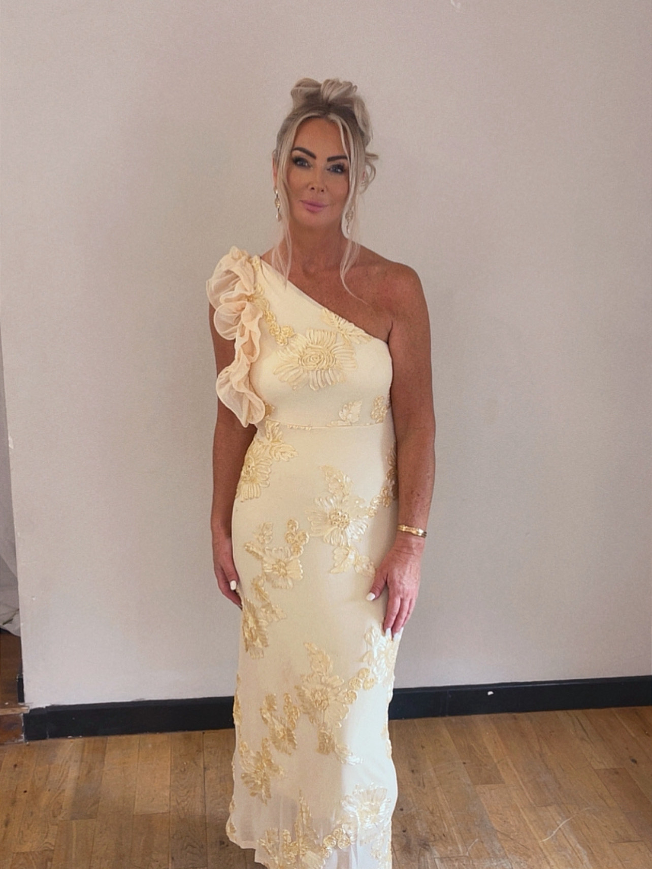 Toperth Yellow Embroidered Ruffle One-Shoulder Mesh Maxi Dress photo review